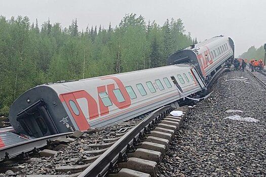 Ж/д пути на месте схода поезда под Волгоградом планируют восстановить до утра