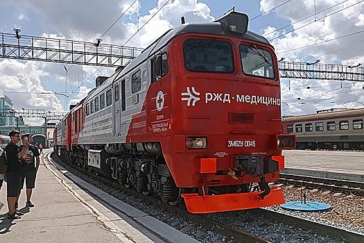 В Новосибирске встретили передвижной медцентр в честь святого Пантелеймона
